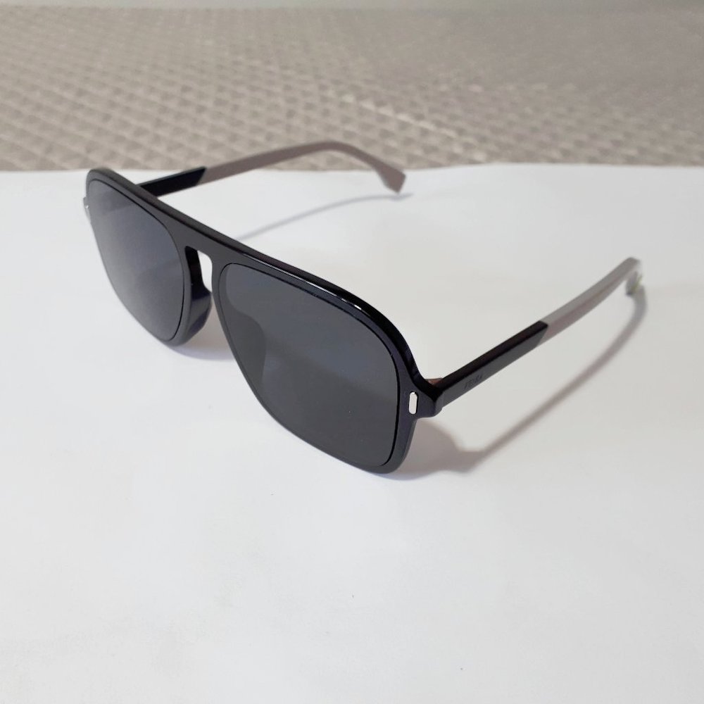 /*S/ NWOT Fendi aviator-like black & grey frame black tinted lens sunglasses - Picture 6 of 10
